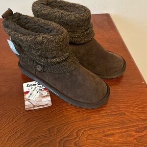 NWT Muk Luks water resistant boots size 8